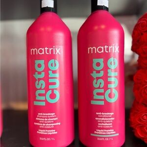 Matix Insta Cure Anti-Breakage Shampoo - Vibrant Pink